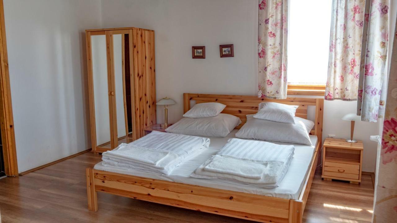 Ebner Pince - Panzio Bed and Breakfast Turbékpuszta Buitenkant foto