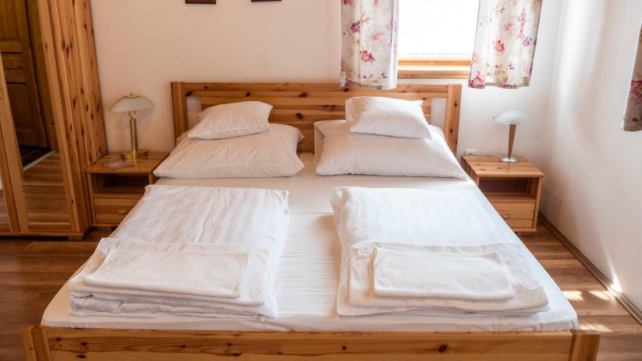 Ebner Pince - Panzio Bed and Breakfast Turbékpuszta Buitenkant foto